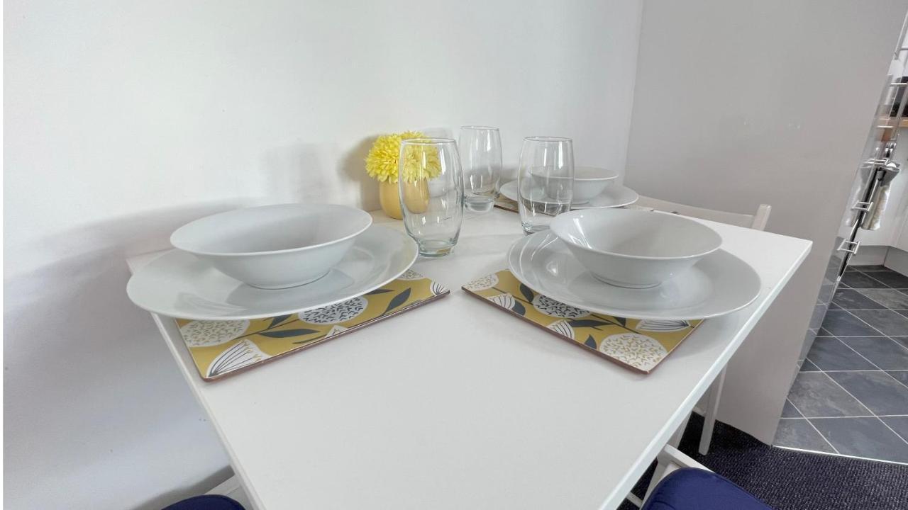Cross Court, Stafford By Bell Apartments Ngoại thất bức ảnh