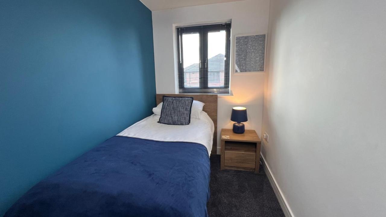 Cross Court, Stafford By Bell Apartments Ngoại thất bức ảnh
