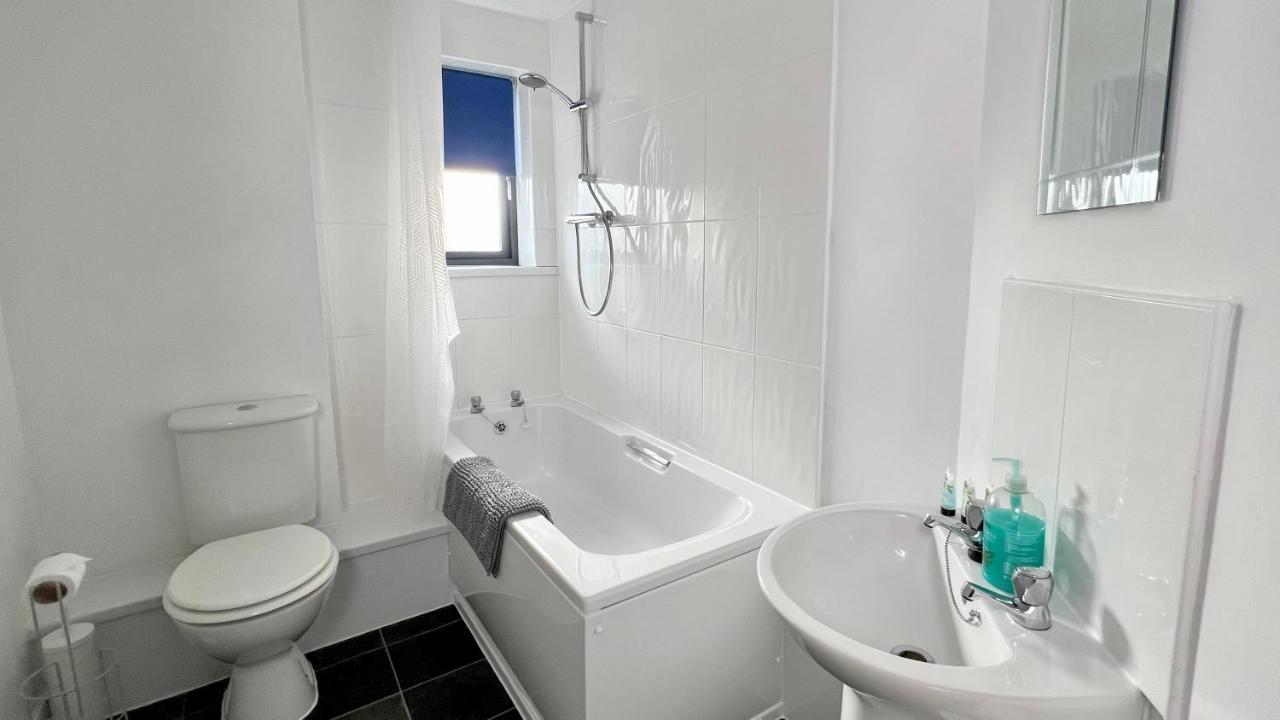 Cross Court, Stafford By Bell Apartments Ngoại thất bức ảnh