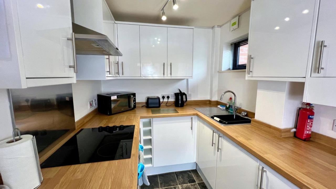Cross Court, Stafford By Bell Apartments Ngoại thất bức ảnh