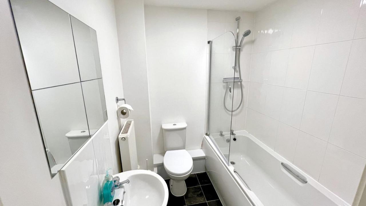 Cross Court, Stafford By Bell Apartments Ngoại thất bức ảnh