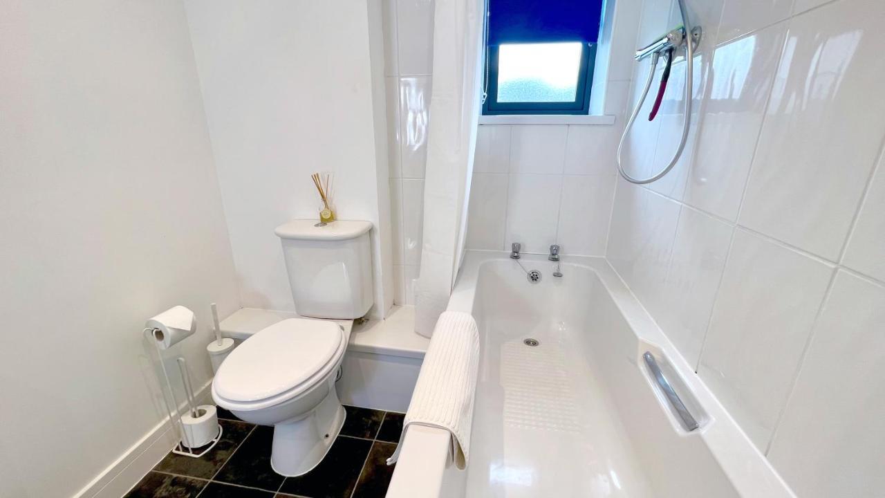 Cross Court, Stafford By Bell Apartments Ngoại thất bức ảnh