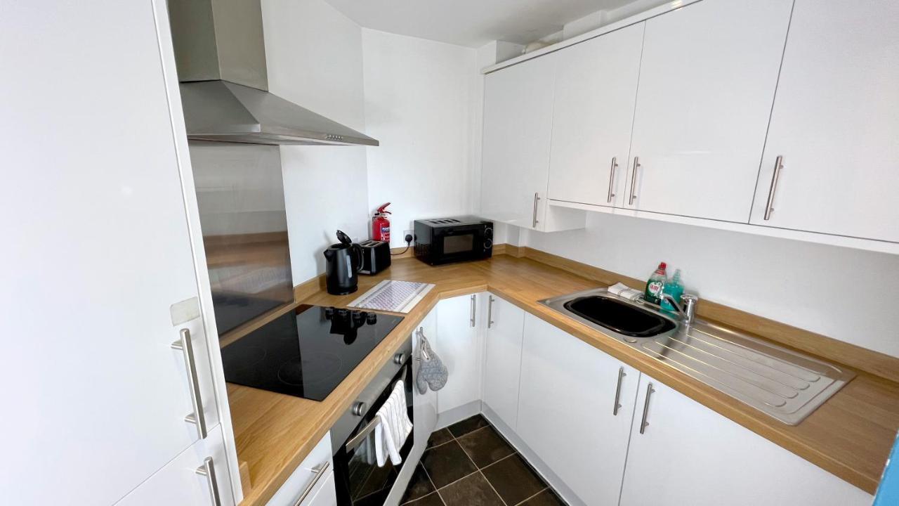 Cross Court, Stafford By Bell Apartments Ngoại thất bức ảnh