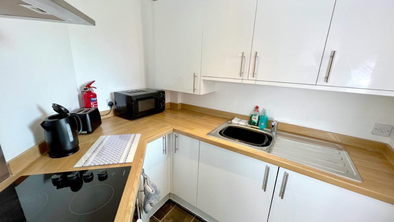 Cross Court, Stafford By Bell Apartments Ngoại thất bức ảnh