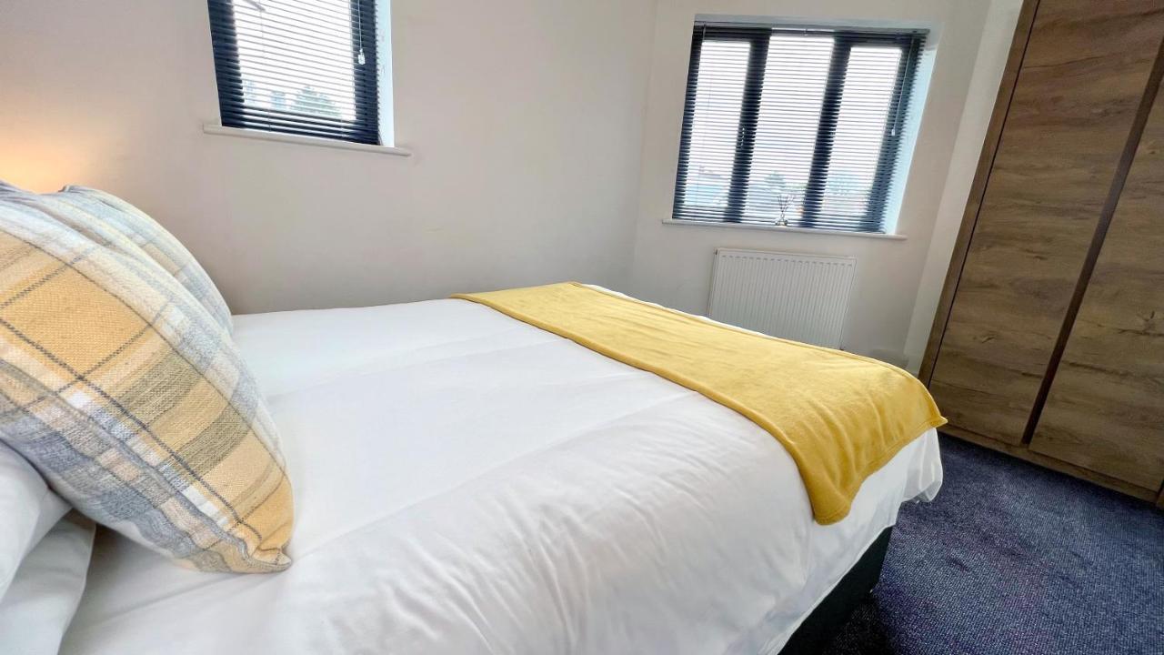 Cross Court, Stafford By Bell Apartments Ngoại thất bức ảnh