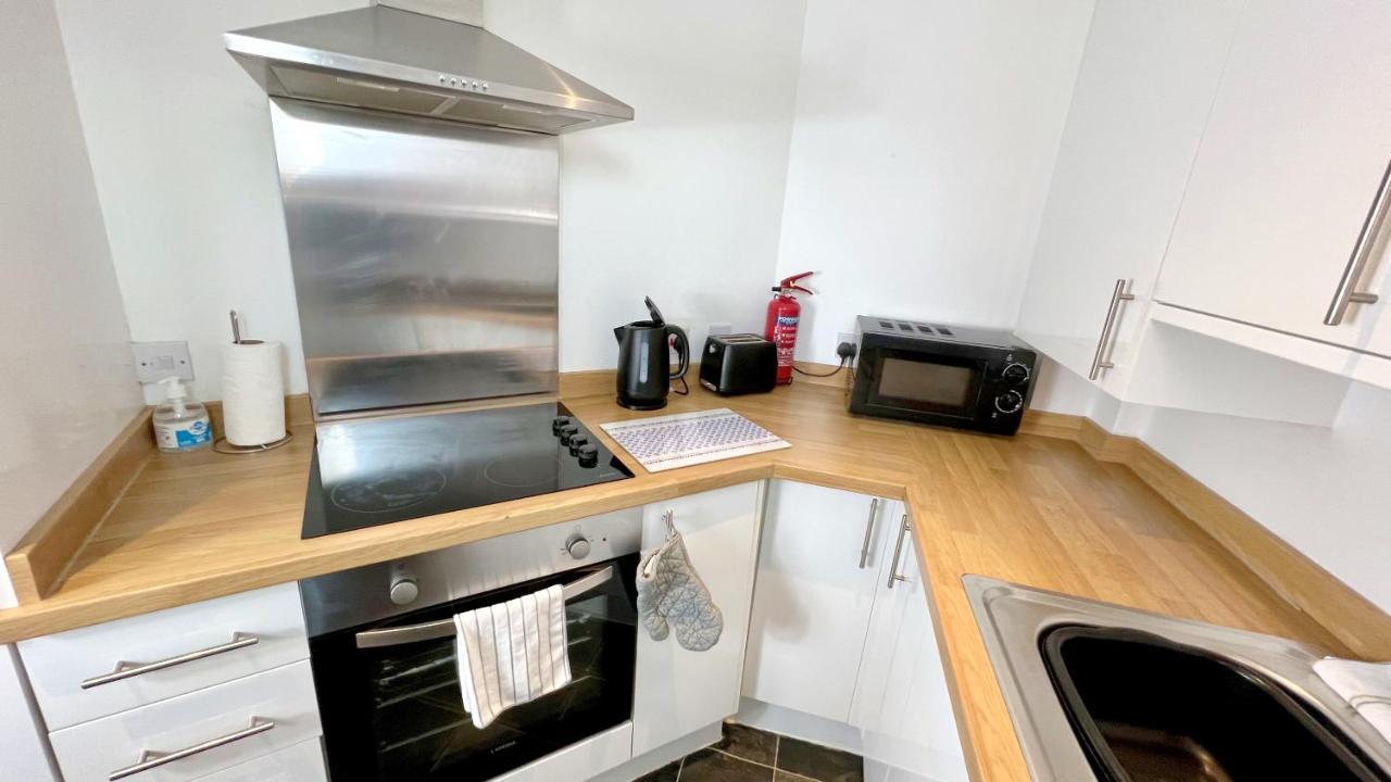 Cross Court, Stafford By Bell Apartments Ngoại thất bức ảnh